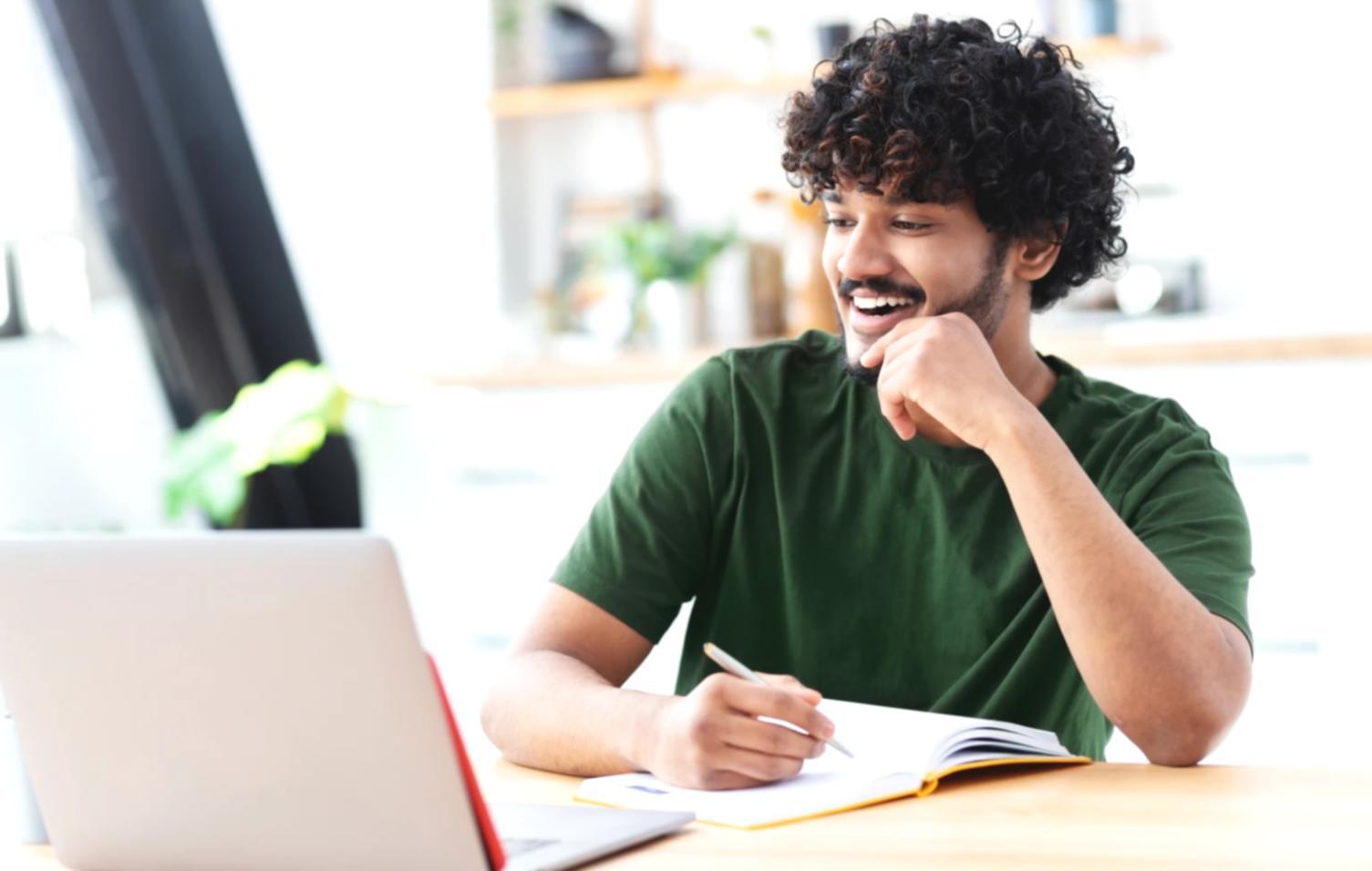 Overzicht van het tindercroft leerplatform met quizinterface