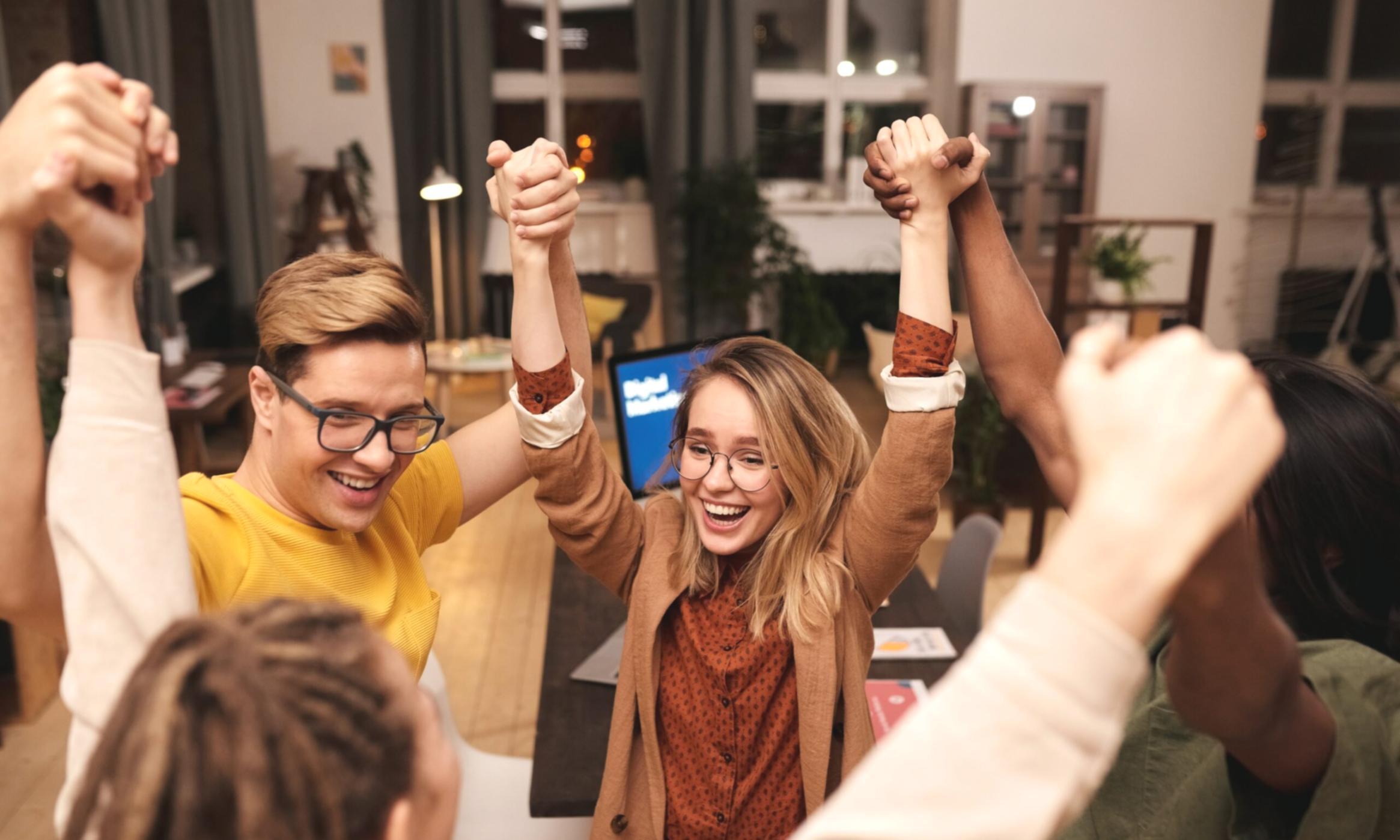 Deelnemers werken aan budgetsoftware opdrachten